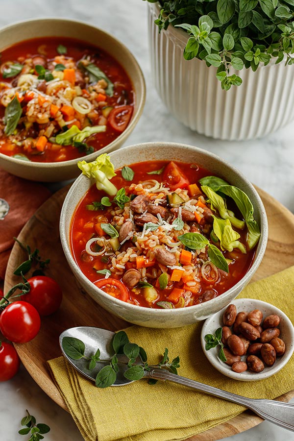 Reis-Minestrone mit Tomaten und Bohnen