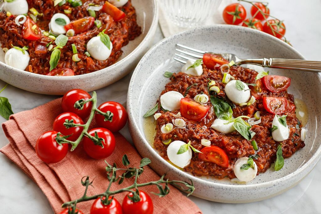 One Pot Tomatenreis mit Basilikum und Mozzarella