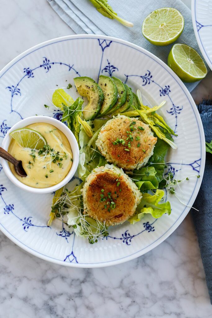 Reis-Fisch-Küchlein mit Knoblauch-Limetten-Aioli